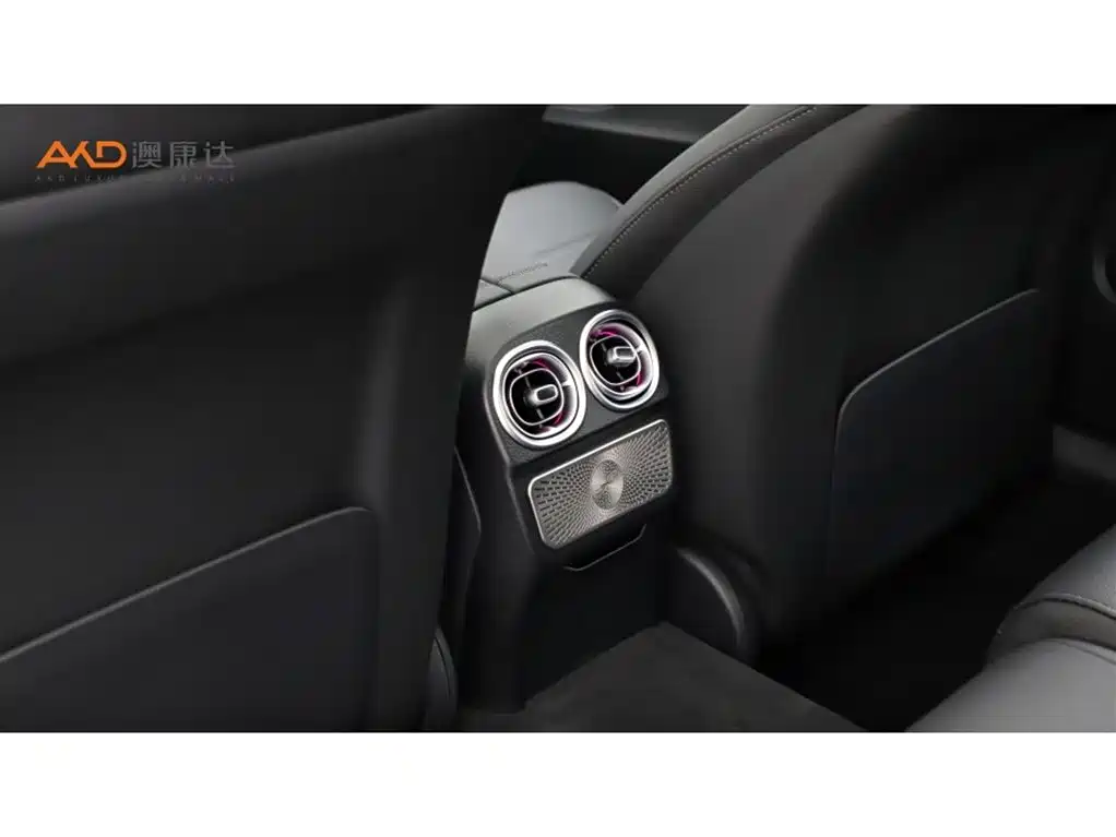 Mercedes-Benz C-Class — миниатюра 9