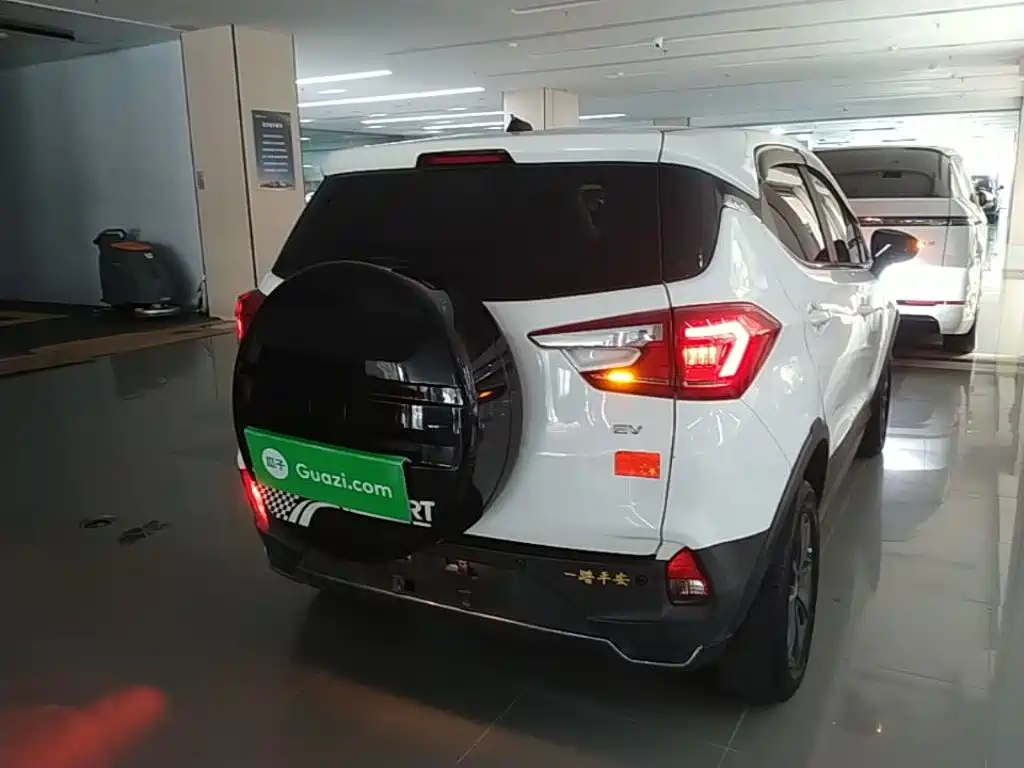 BYD Yuan EV — миниатюра 7