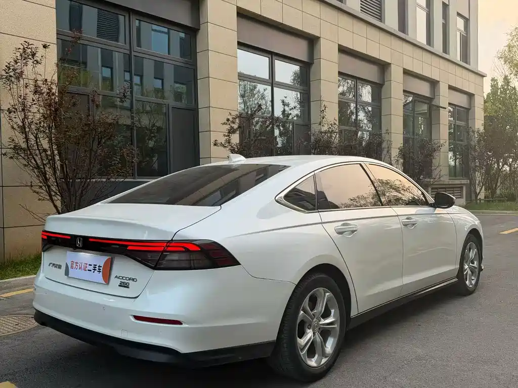 Honda Accord — миниатюра 9