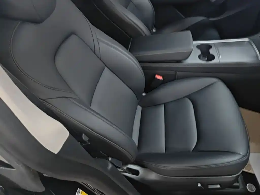 Tesla Model Y — миниатюра 25