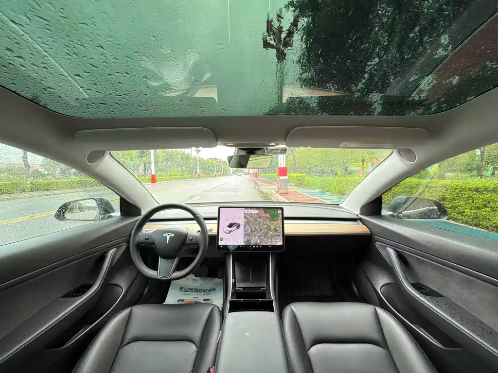 Tesla Model 3 — миниатюра 13