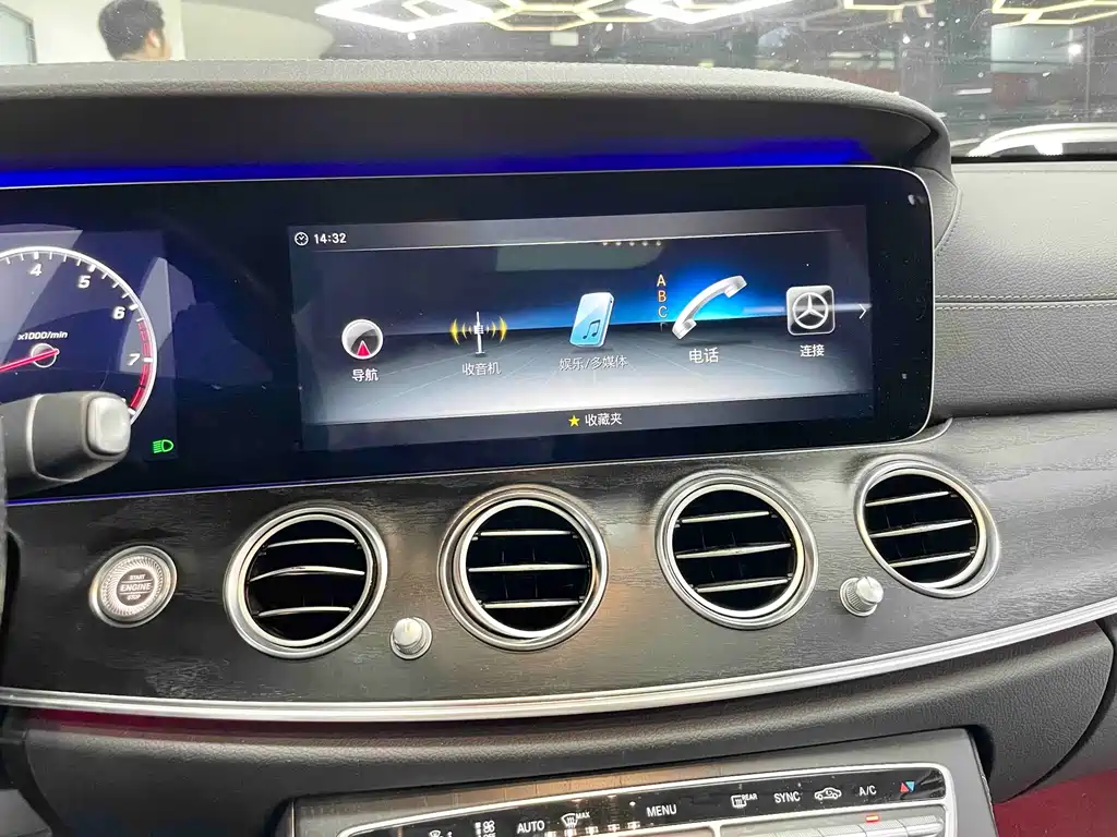 Mercedes-Benz E-Class — миниатюра 11