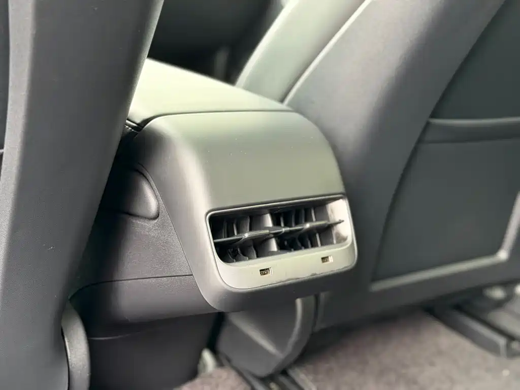 Tesla Model 3 — миниатюра 11