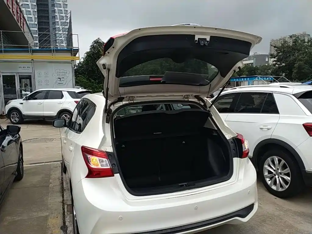Nissan Tiida — миниатюра 19