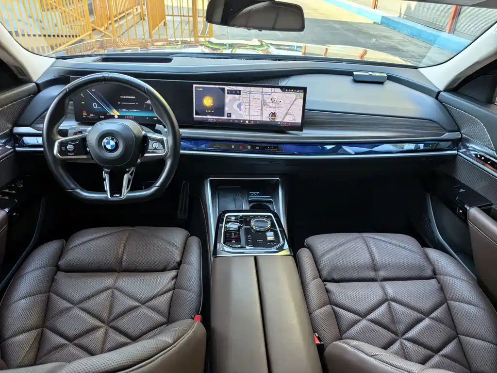 BMW 7 Series — миниатюра 10