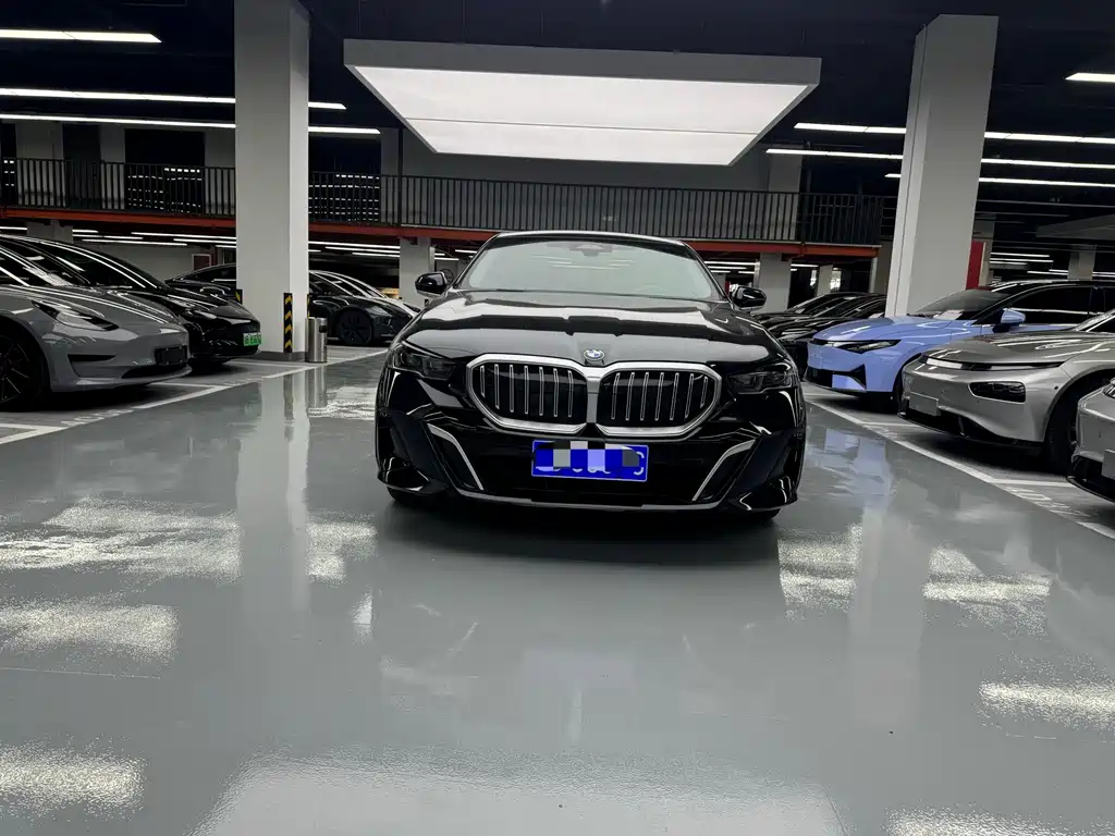 BMW 5 Series — миниатюра 2
