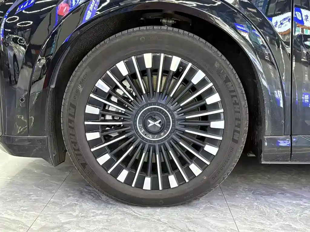 XPeng X9 — миниатюра 4