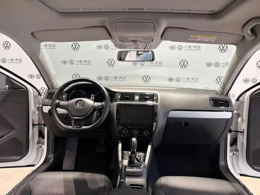 Volkswagen Sagitar — миниатюра 3