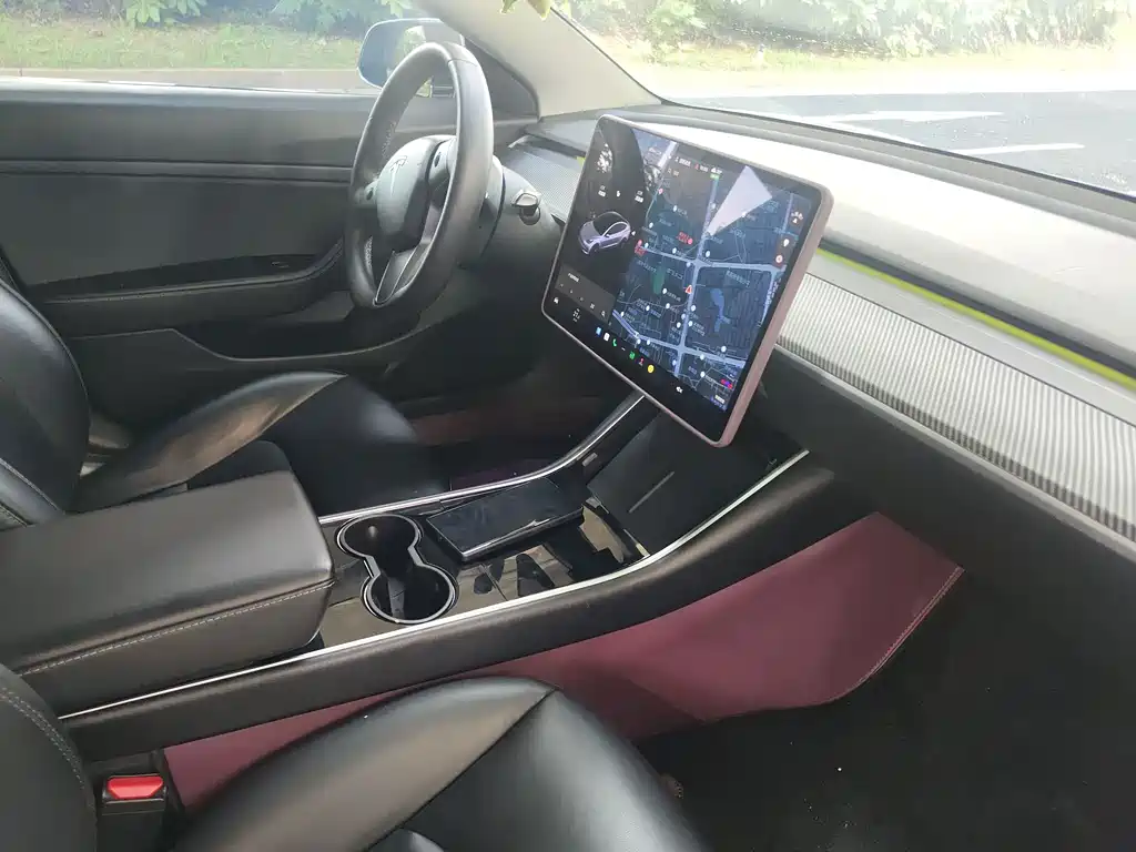 Tesla Model 3 — миниатюра 9