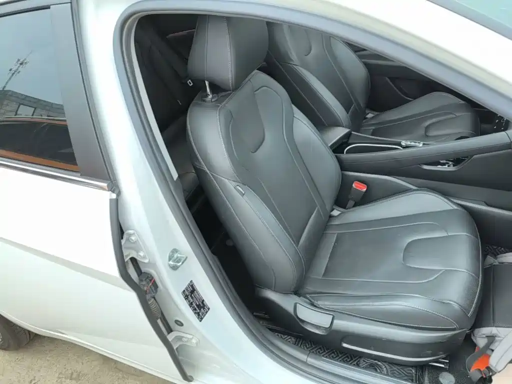 Hyundai Elantra — миниатюра 25