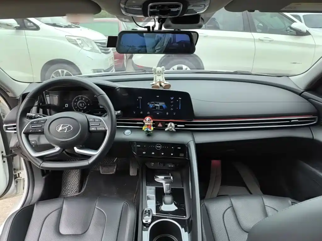 Hyundai Elantra — миниатюра 10
