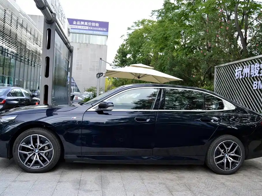BMW i5 — миниатюра 5