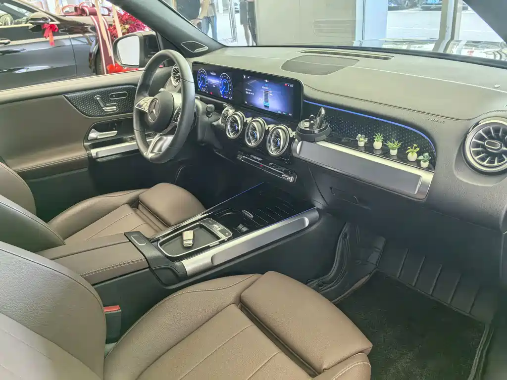 Mercedes-Benz EQB — миниатюра 13