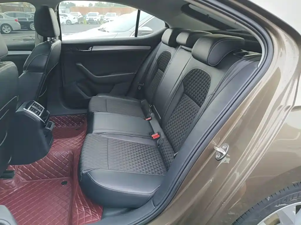 Skoda Superb — миниатюра 17