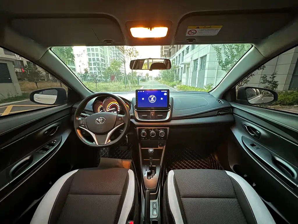 Toyota Yaris L — миниатюра 10