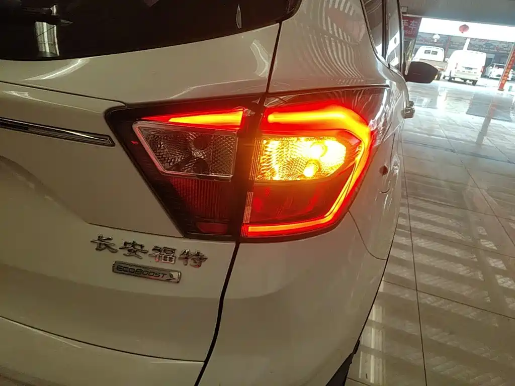 Ford Kuga — миниатюра 8