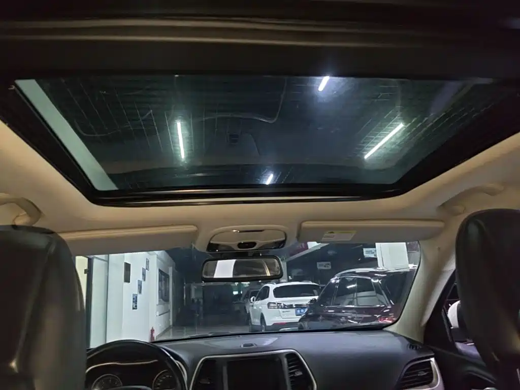 Jeep Cherokee — миниатюра 18