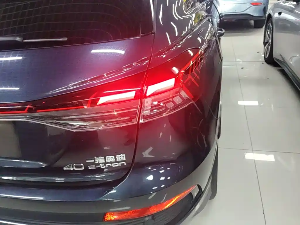 Audi Q4 e-tron — миниатюра 8