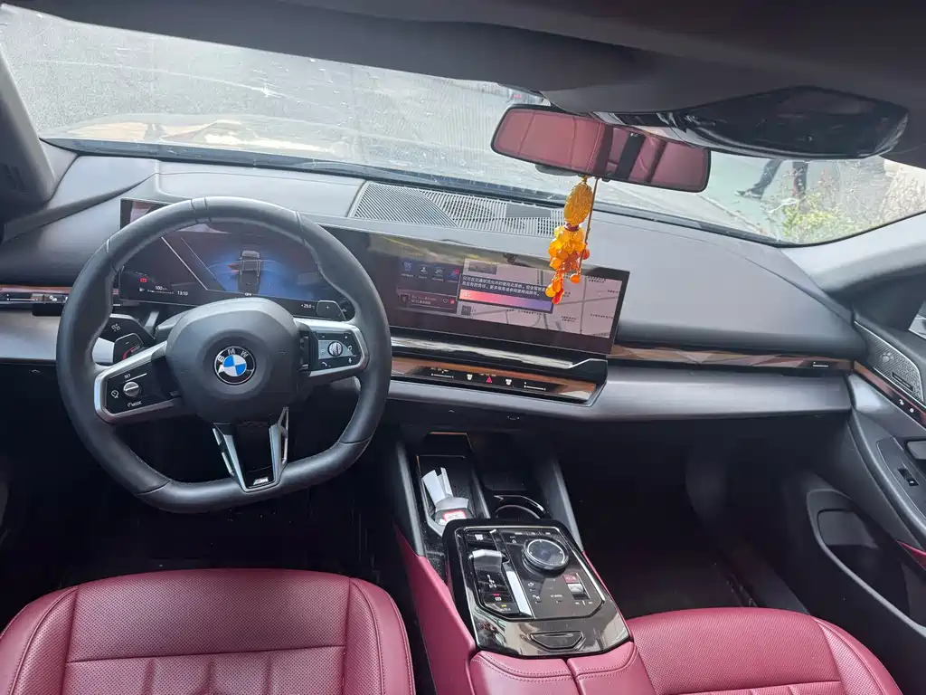 BMW 5 Series — миниатюра 6