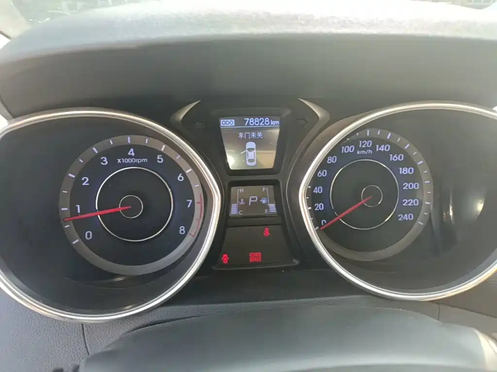 Hyundai Elantra Langdong — миниатюра 12