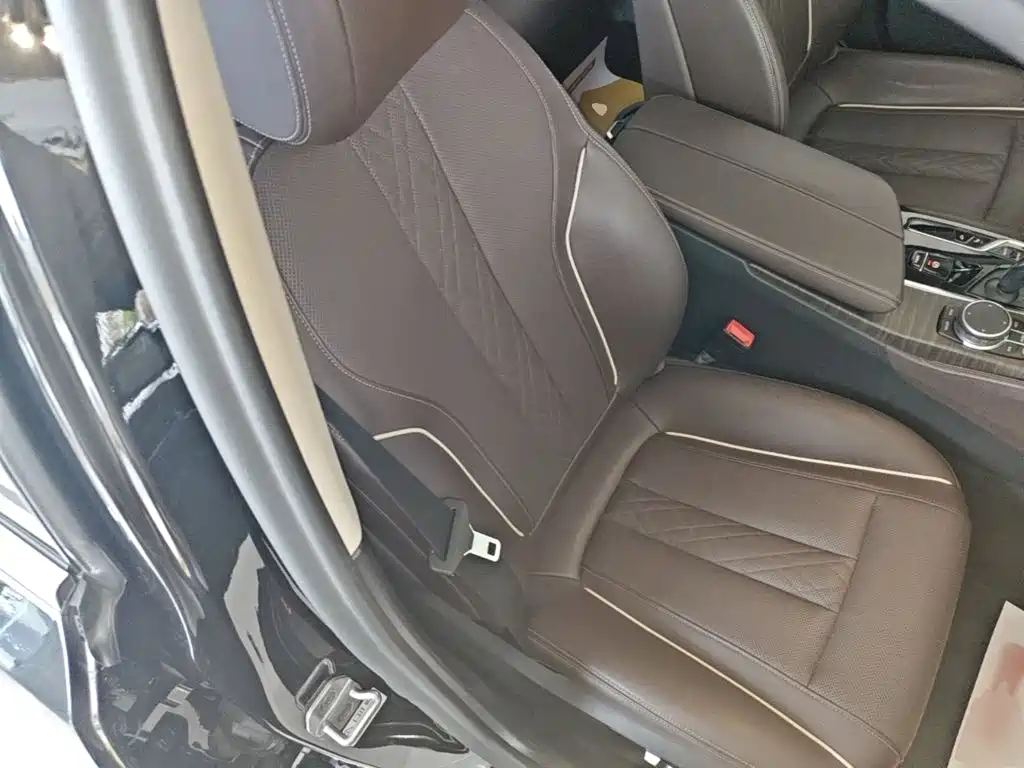 BMW 5 Series — миниатюра 25