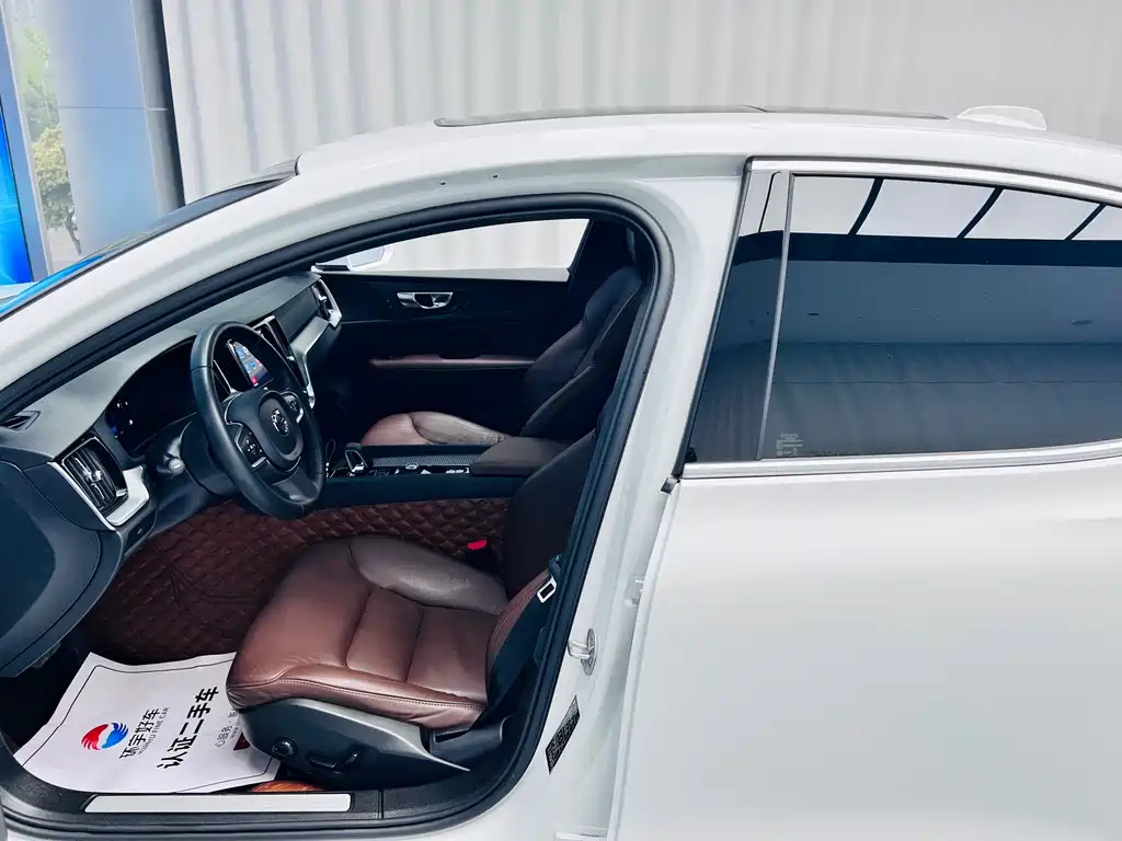 Volvo S60 2023