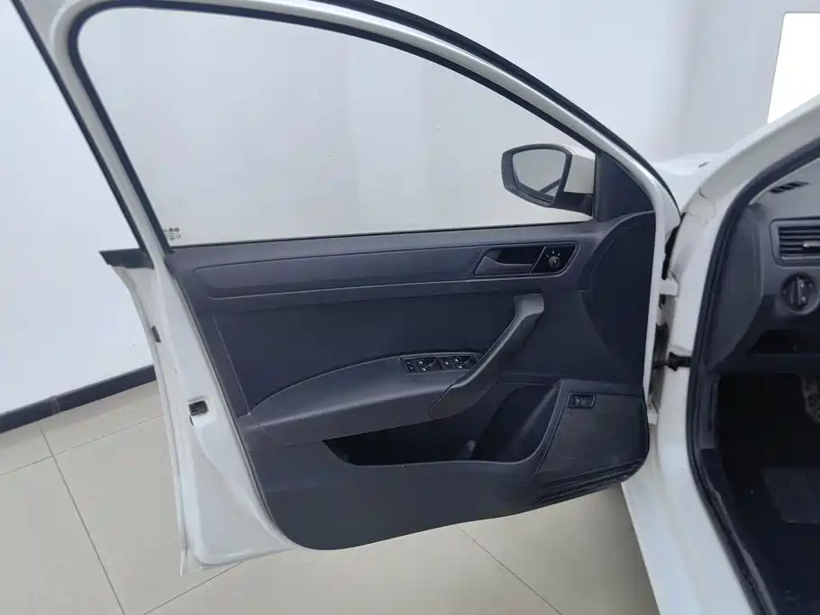 Volkswagen Santana — миниатюра 7