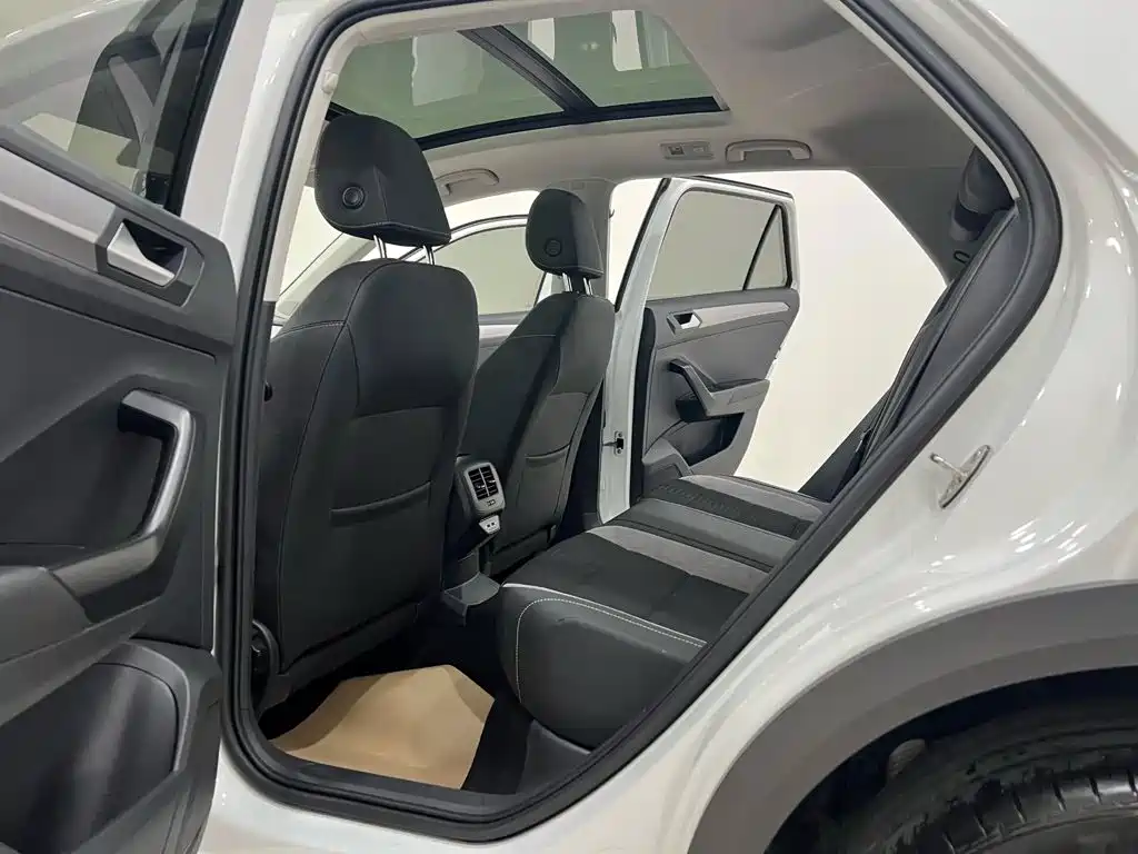 Volkswagen T-Roc — миниатюра 7