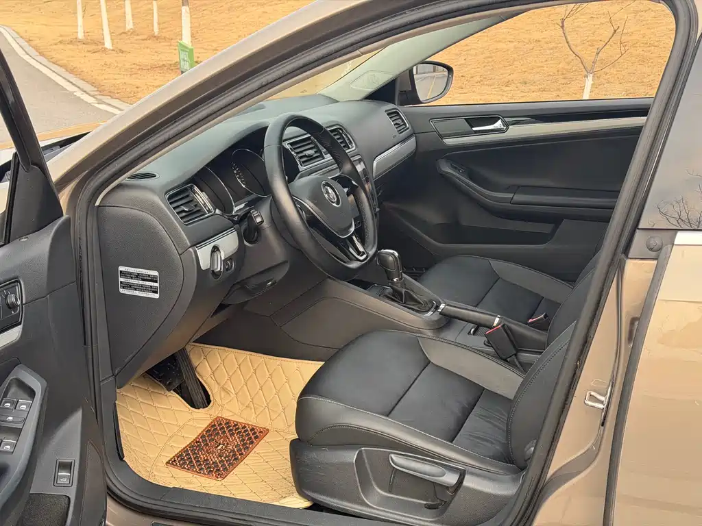 Volkswagen Sagitar 2015 230TSI AT Comfort
