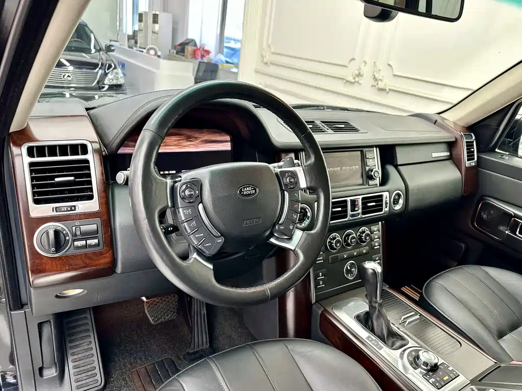 Land Rover Range Rover — миниатюра 5
