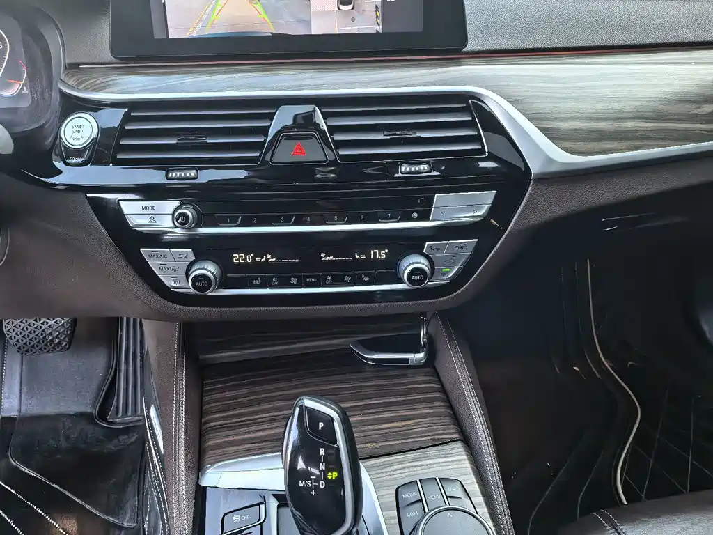 BMW 5 Series — миниатюра 8