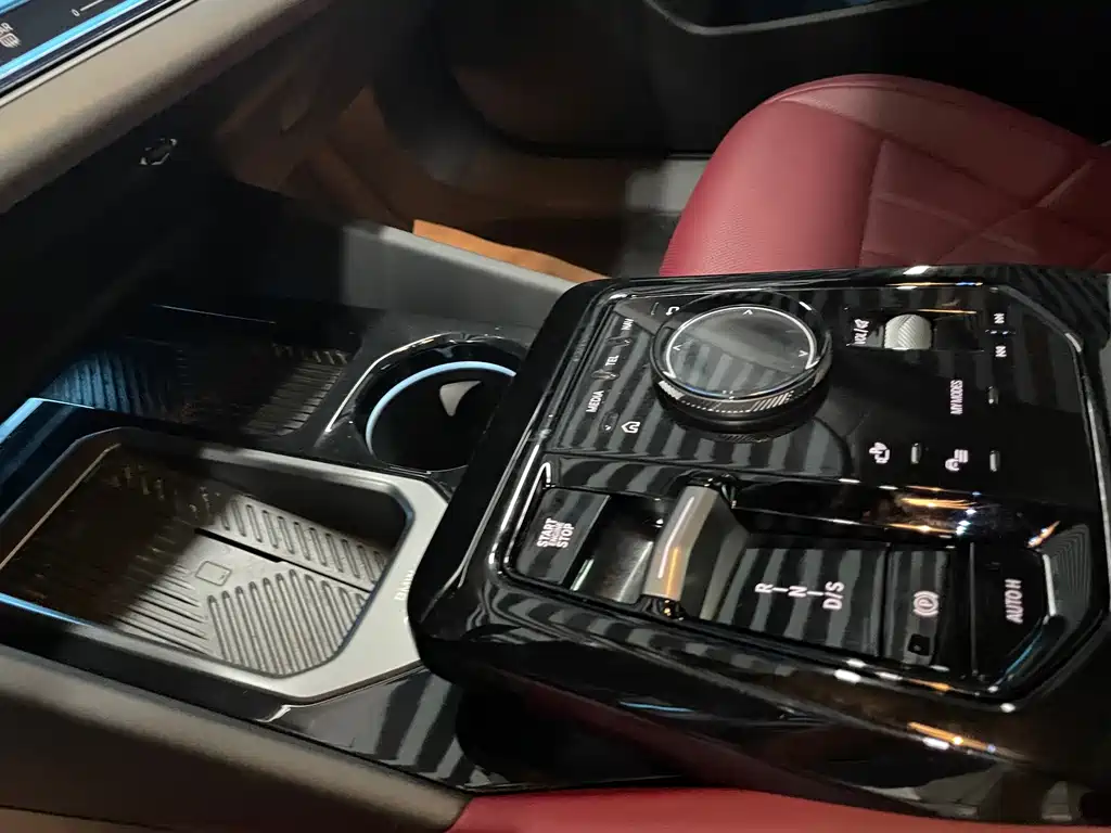 BMW 5 Series — миниатюра 13