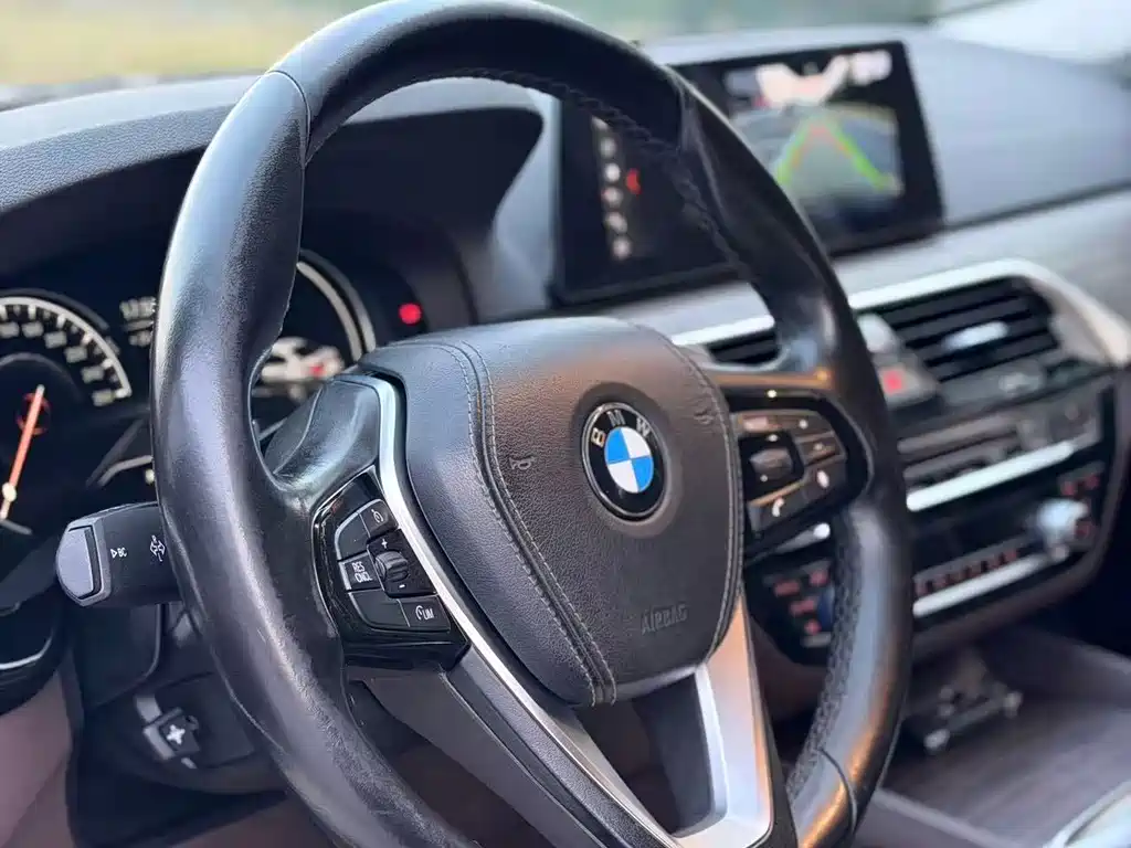 BMW 5 Series — миниатюра 5