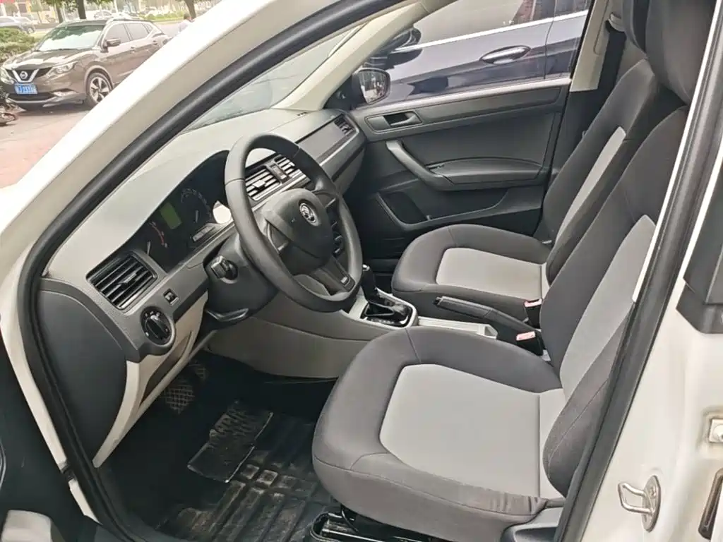Skoda Rapid — миниатюра 15