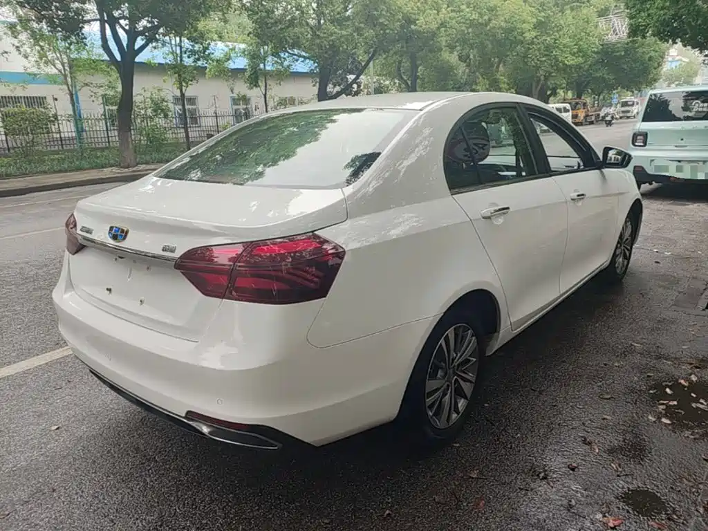Geely Emgrand — миниатюра 7