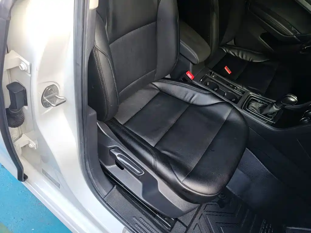 Volkswagen Golf — миниатюра 25