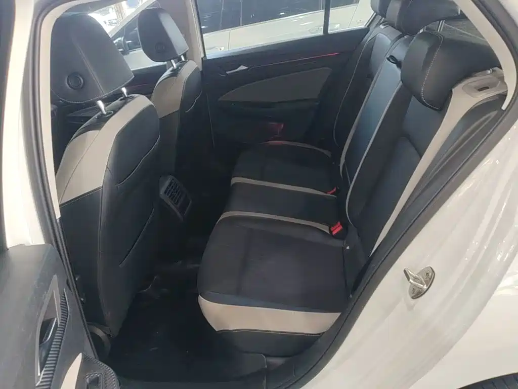 Volkswagen Golf — миниатюра 17