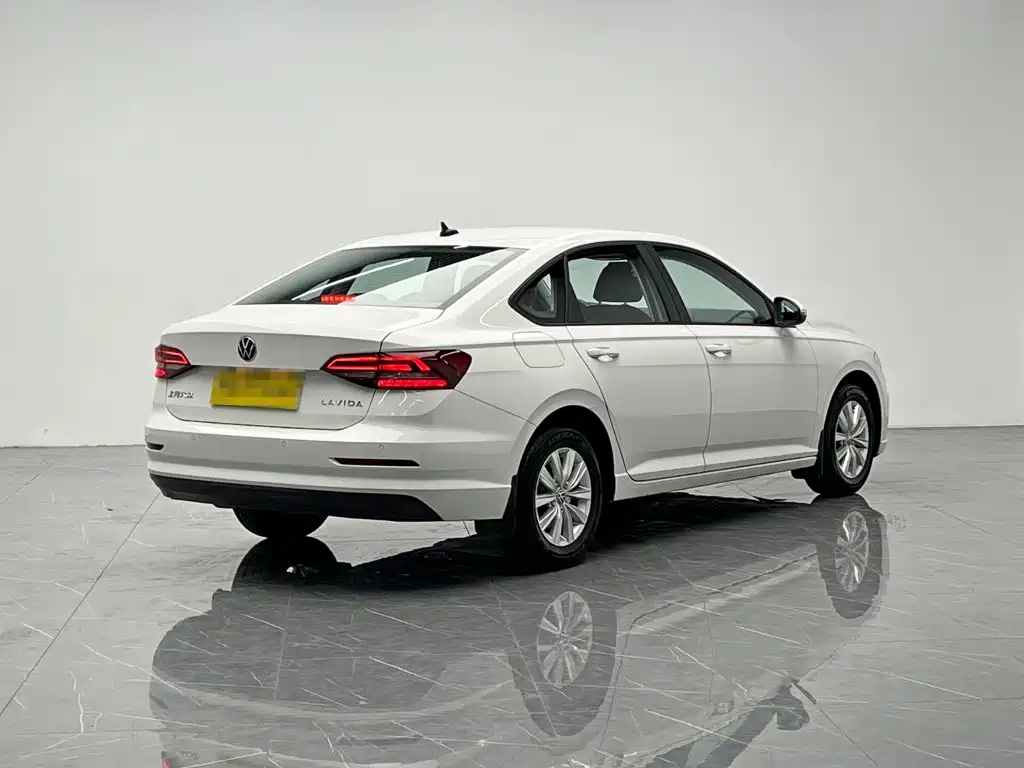 Volkswagen Lavida — миниатюра 6