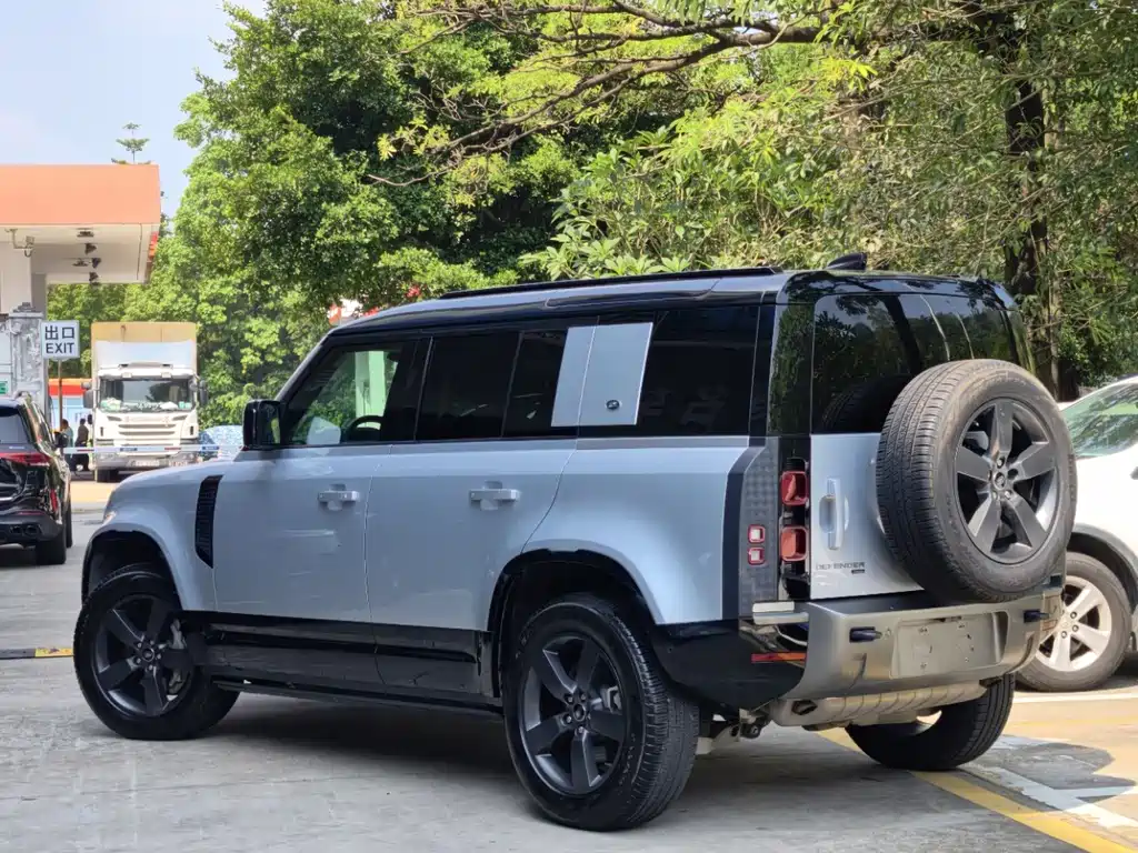Land Rover Defender — миниатюра 9