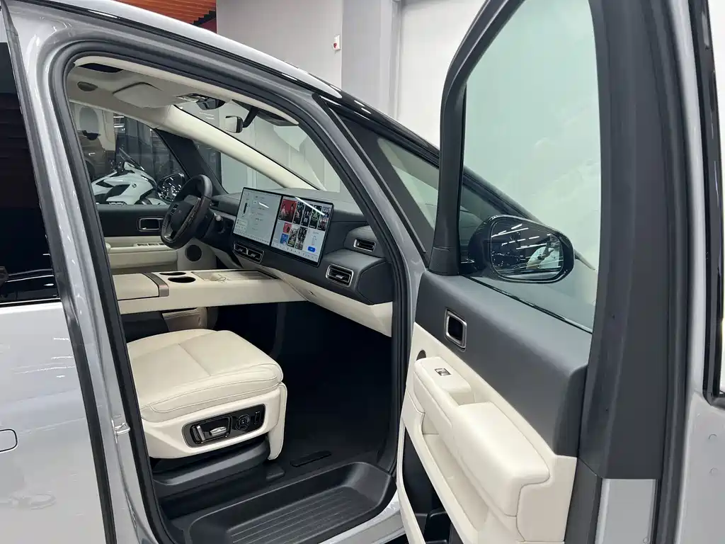 Li Auto Li MEGA — миниатюра 12