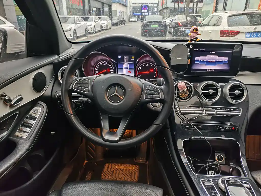 MERCEDES-BENZ GLC