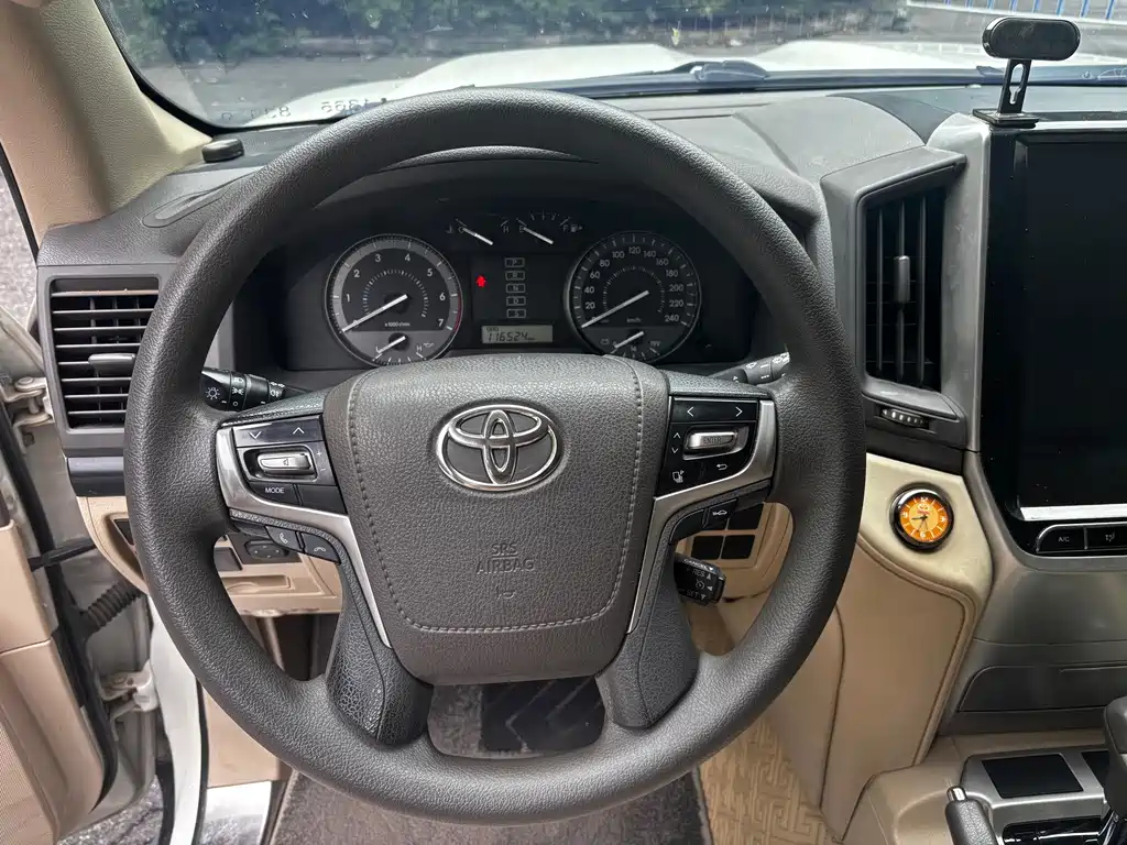 Toyota Land Cruiser — миниатюра 12