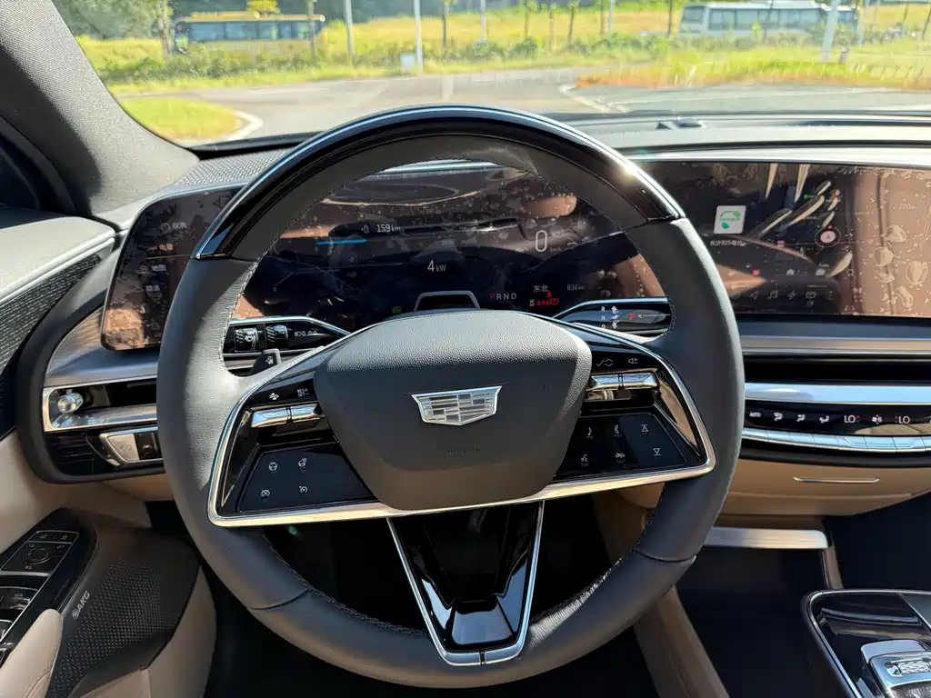 Cadillac Lyriq — миниатюра 7