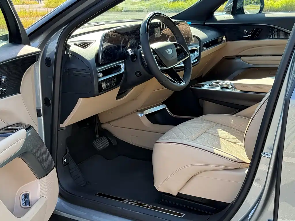 Cadillac Lyriq — миниатюра 4