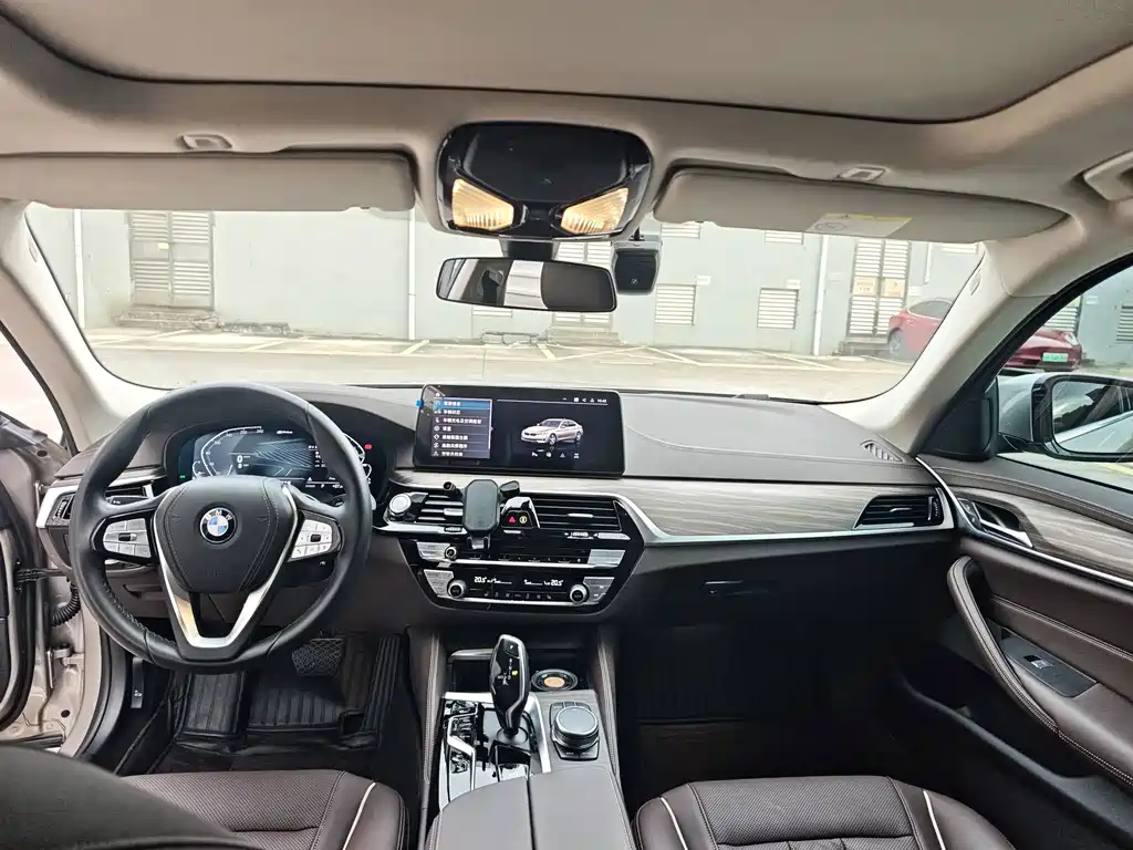 BMW 5 Series New Energy — миниатюра 4