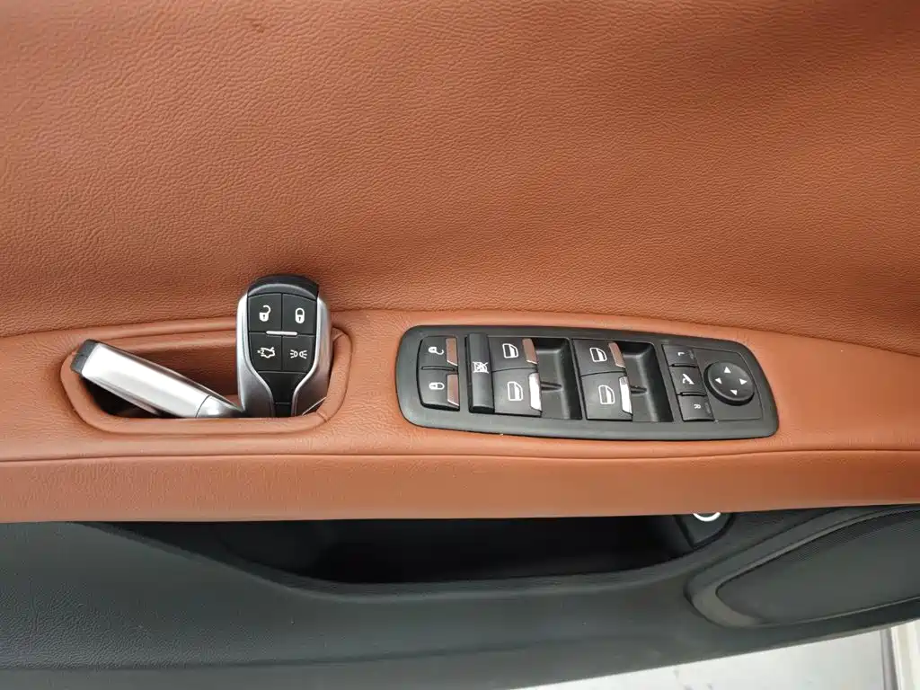 Maserati Quattroporte — миниатюра 17