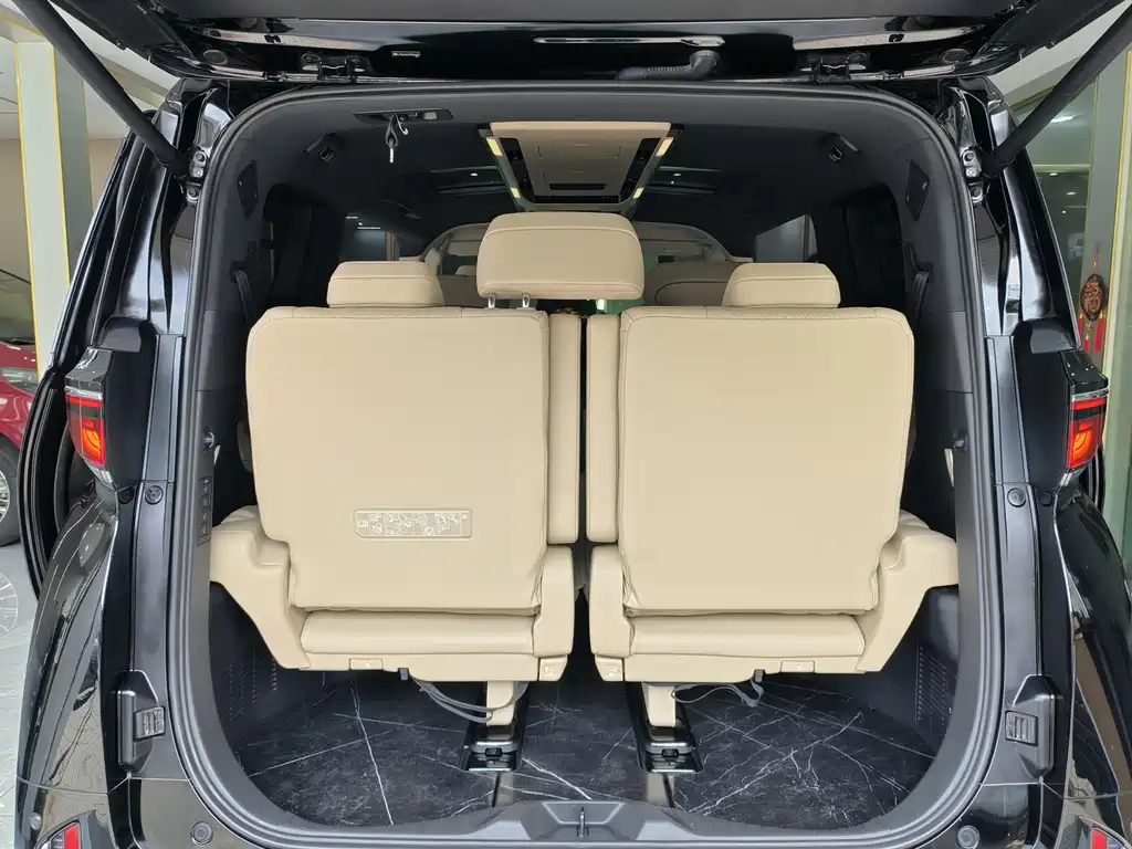 Toyota Vellfire — миниатюра 25