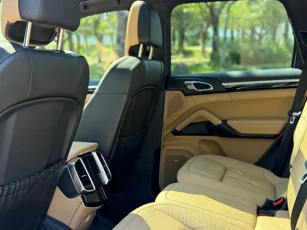Porsche Cayenne — миниатюра 5