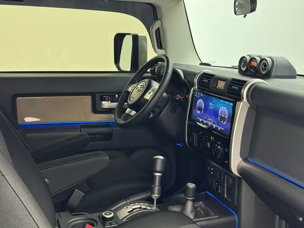 Toyota FJ Cruiser — миниатюра 12