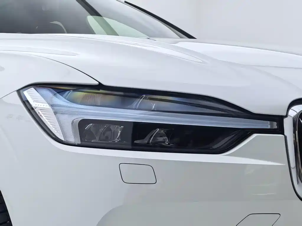 Volvo XC60 PHEV — миниатюра 4